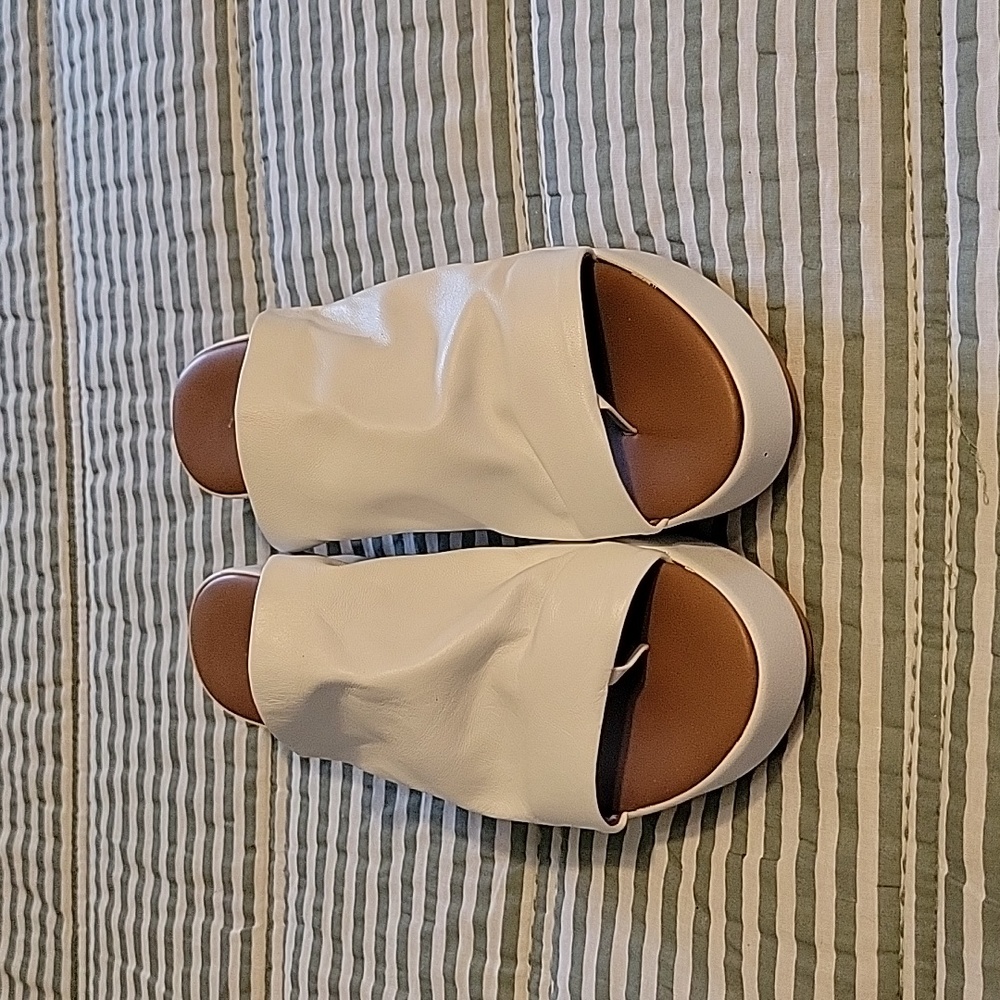 A.Giannetti white 9.5 slides